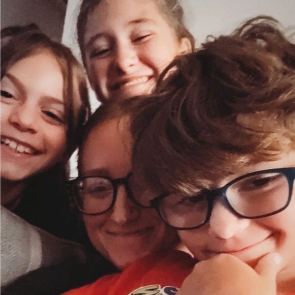 Meet your Posher, Lindsey - Picture 2 of 3